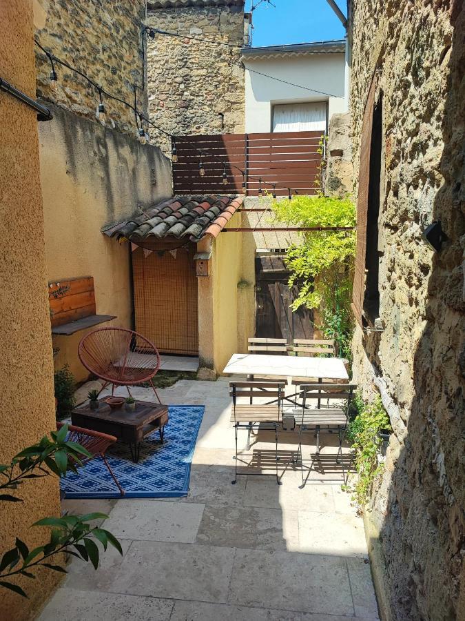 Entraigues-sur-la-Sorgue Maison De Village Avec Cour Aux Portes D'Avignon المظهر الخارجي الصورة